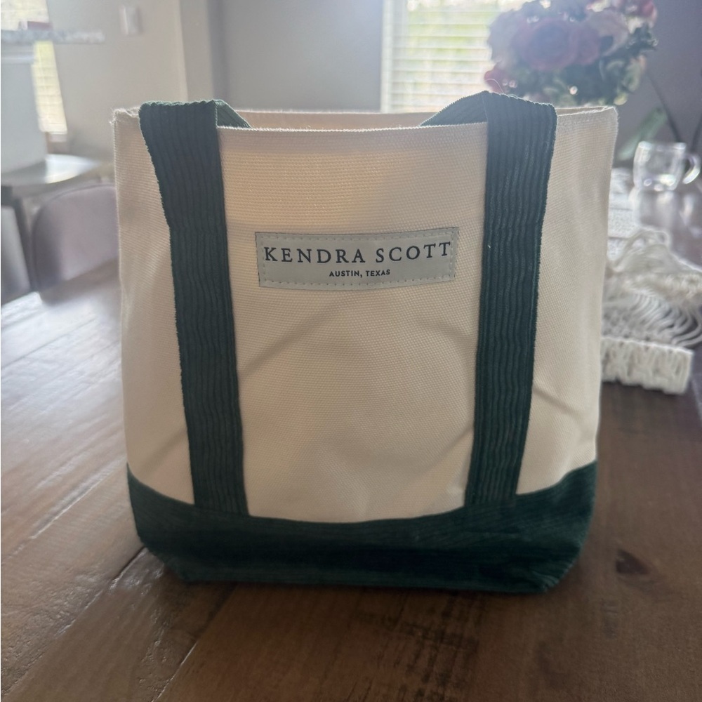 Kendra Scott Forest Green and Cream Tote rarely find - Picture 4 of 5